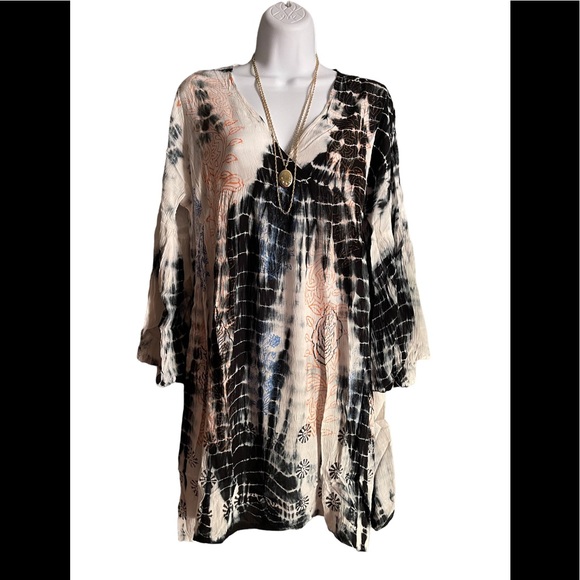 NWT.  Blouse by Sacred Threads. Onesize.   BL/RD 6.  222434 - Picture 2 of 5